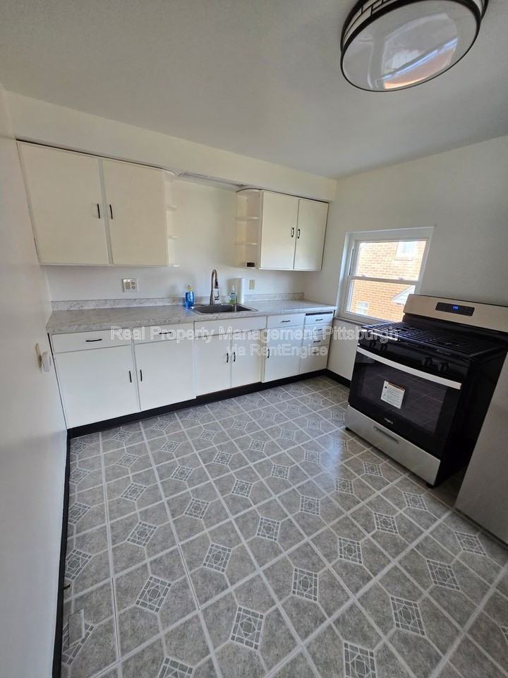 4744 Lougean Ave - Photo 4 of 25