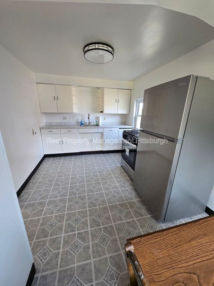 4744 Lougean Ave - Photo 5 of 25