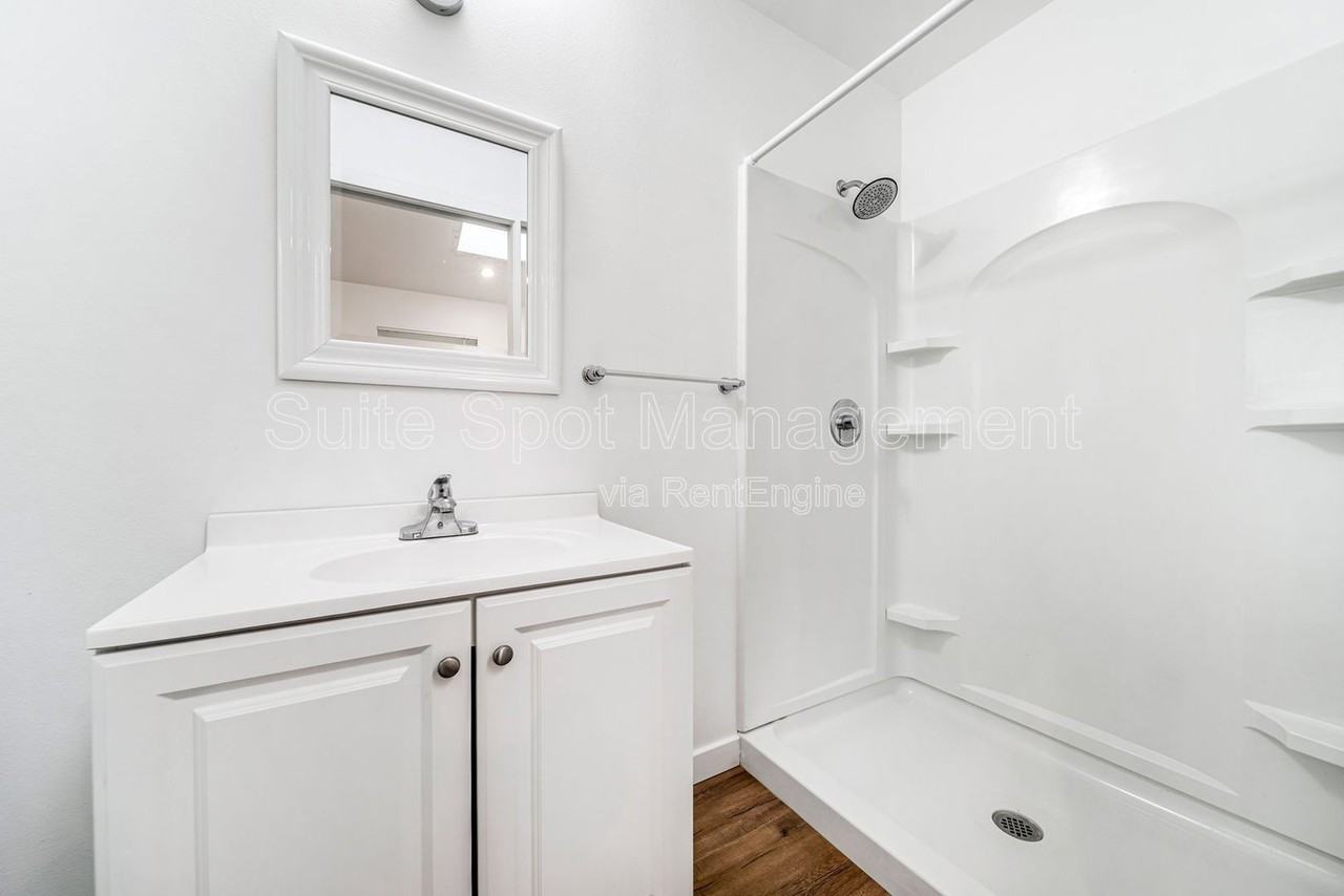 420 N Batavia St #422 - Photo 5 of 10
