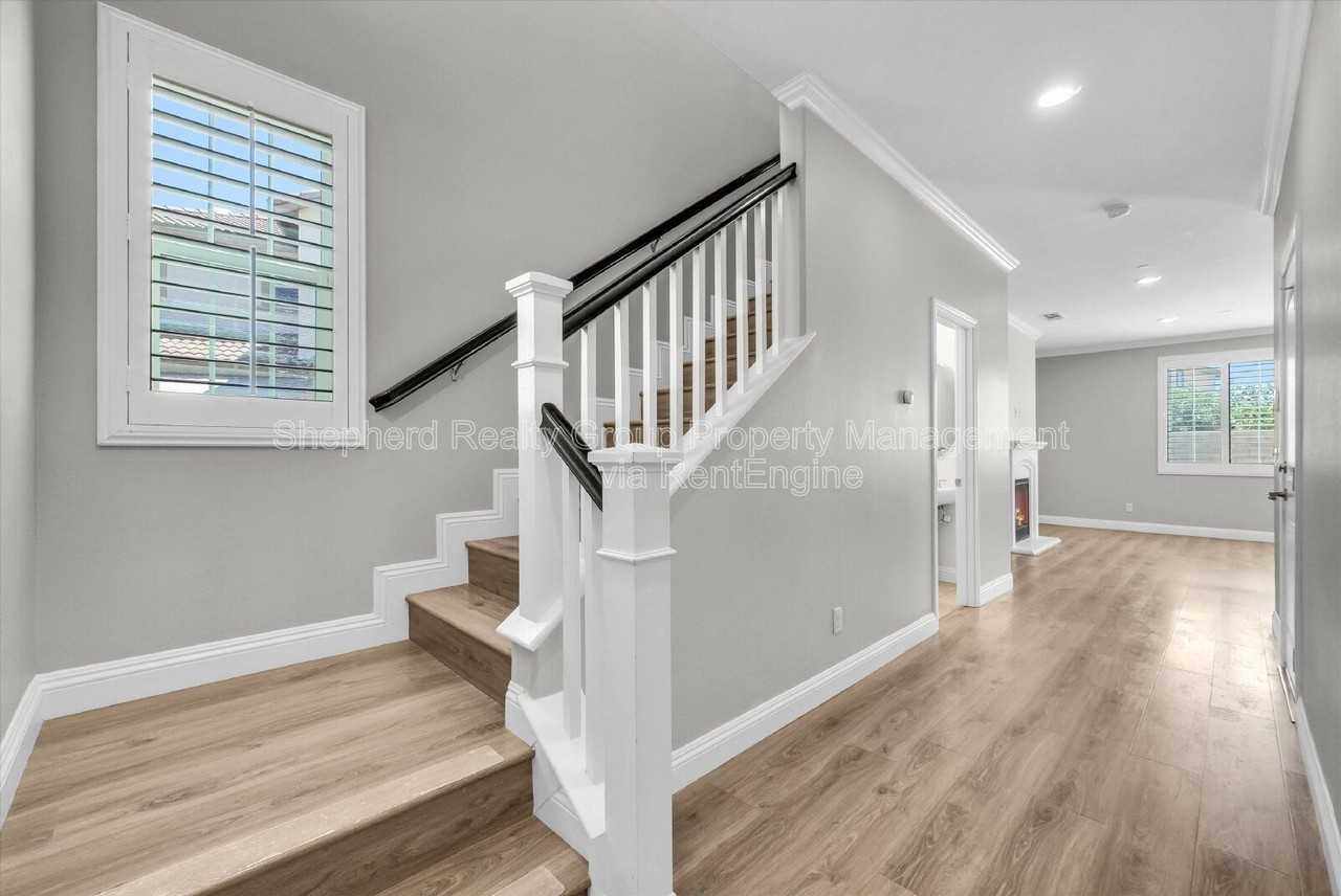 12167 Chutes Ct - Photo 4 of 28