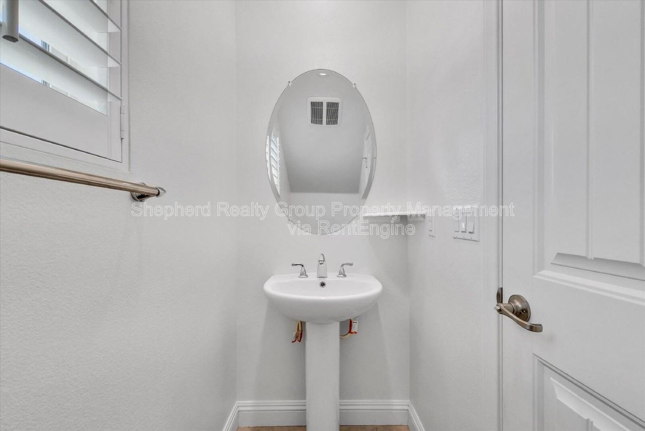 12167 Chutes Ct - Photo 5 of 28