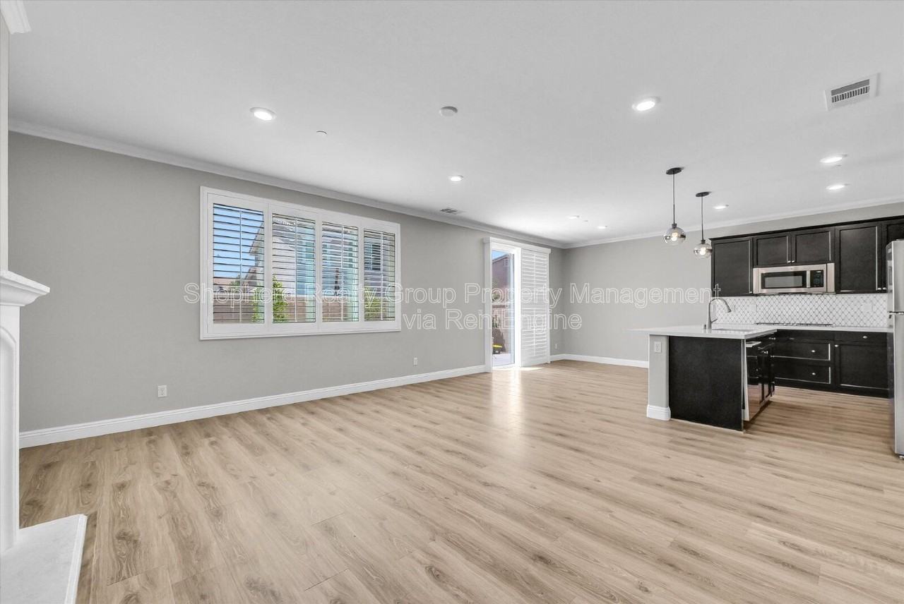12167 Chutes Ct - Photo 6 of 28