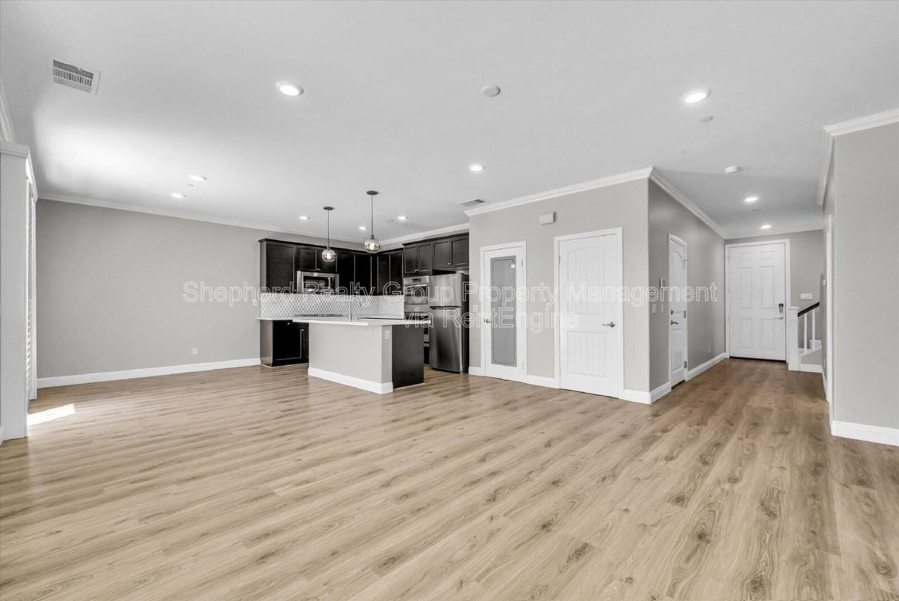 12167 Chutes Ct - Photo 7 of 28