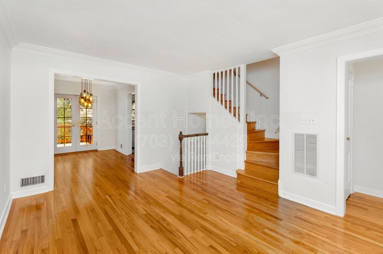 712 S Alfred St - Photo 3 of 33