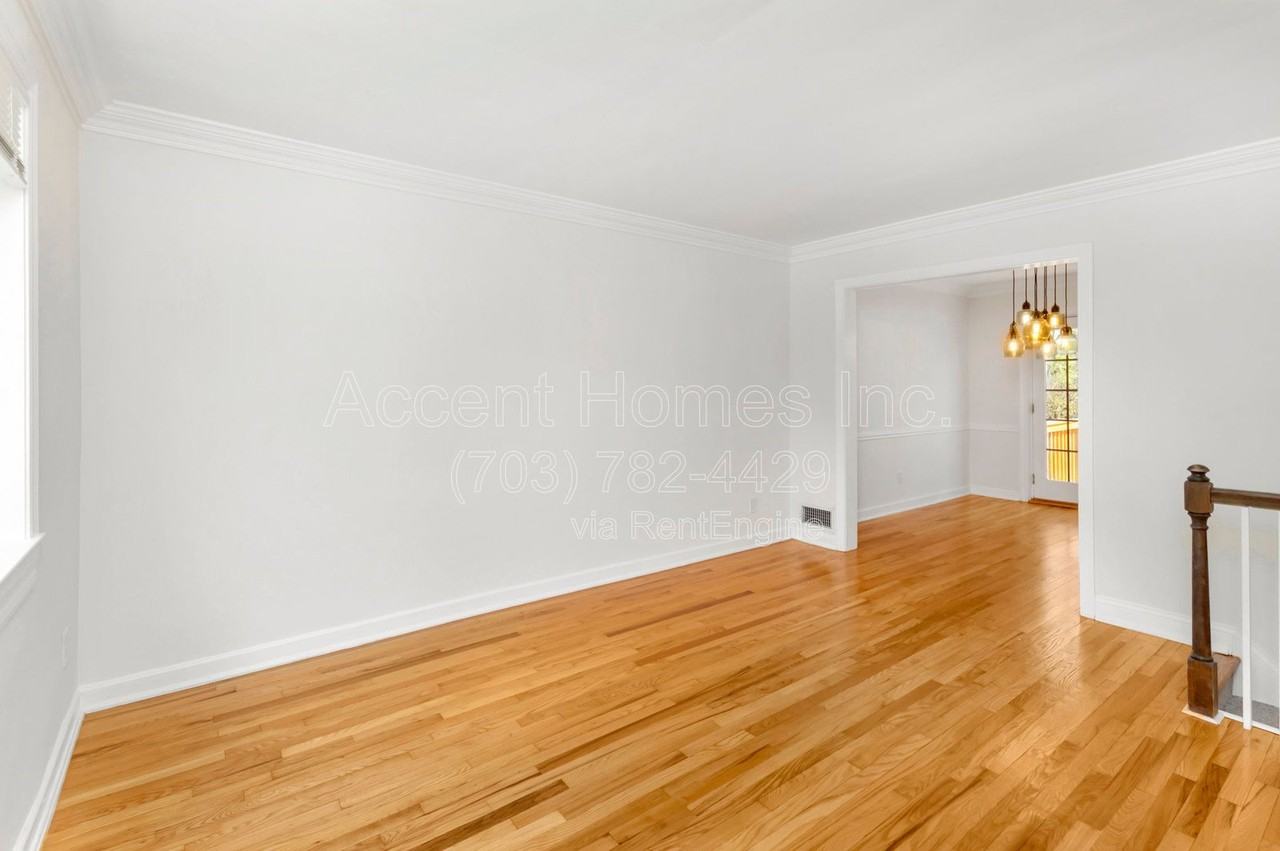 712 S Alfred St - Photo 4 of 33