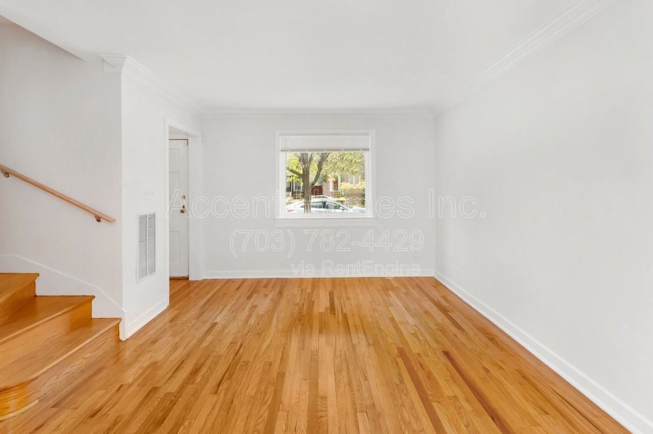 712 S Alfred St - Photo 5 of 33