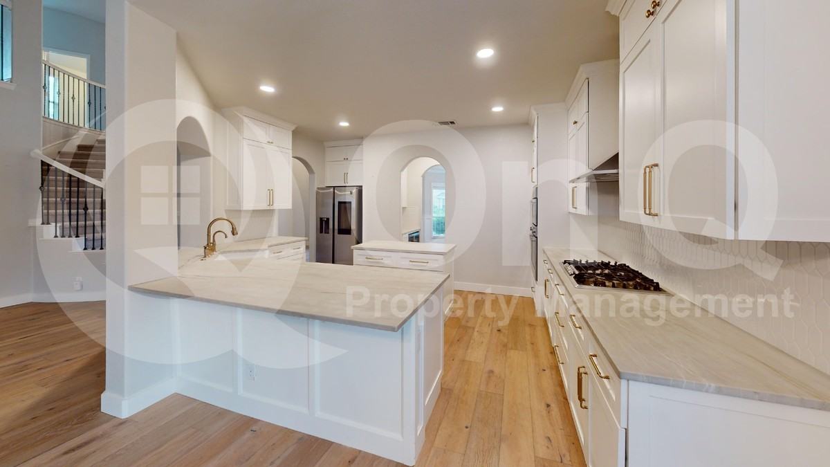 12368 Willowgate Dr - Photo 4 of 32