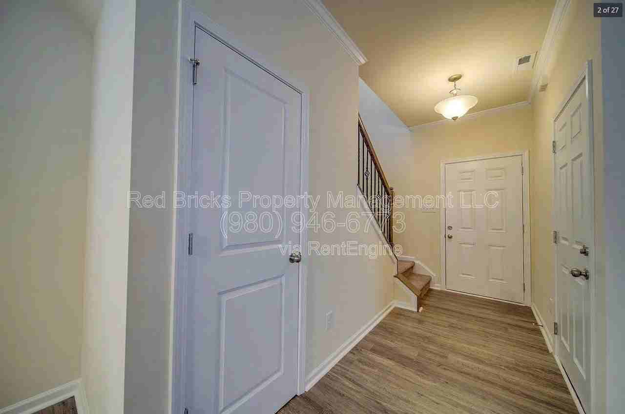 7015 Thornrose Dr - Photo 2 of 27