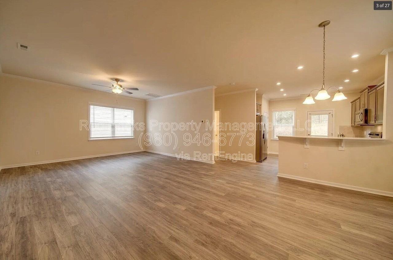 7015 Thornrose Dr - Photo 3 of 27