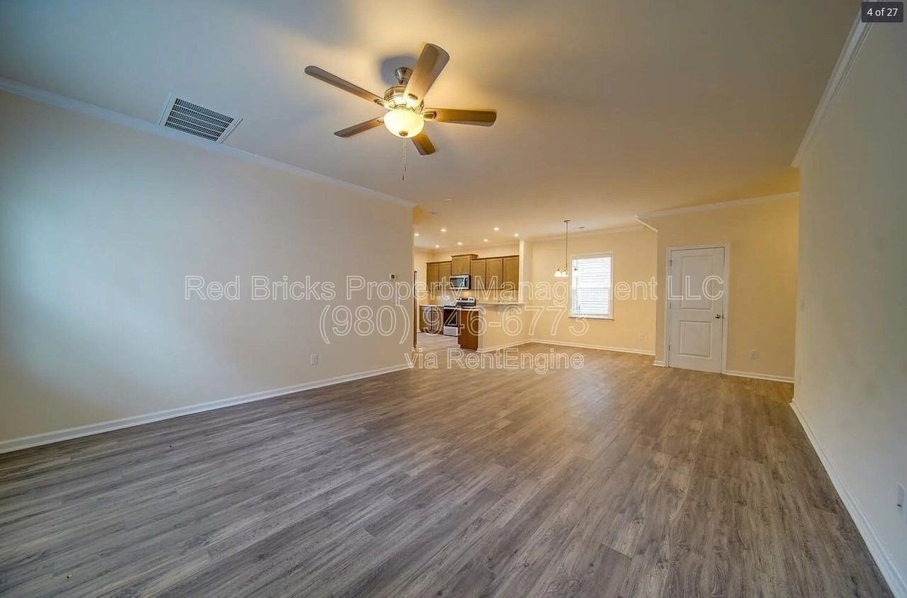 7015 Thornrose Dr - Photo 4 of 27