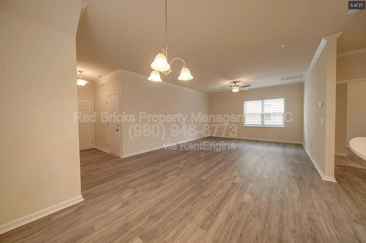 7015 Thornrose Dr - Photo 5 of 27