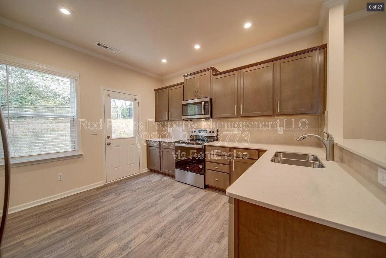 7015 Thornrose Dr - Photo 6 of 27