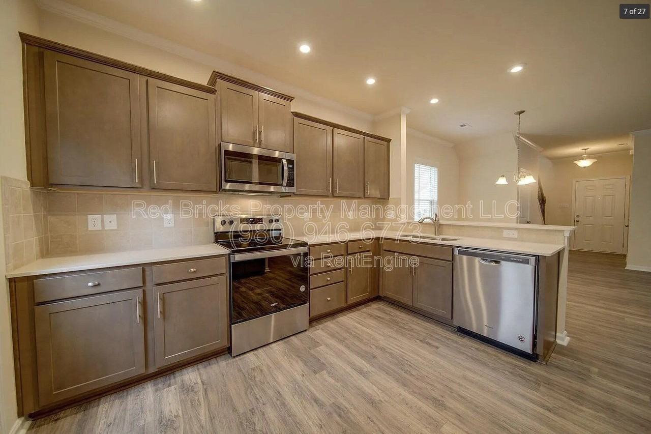 7015 Thornrose Dr - Photo 7 of 27
