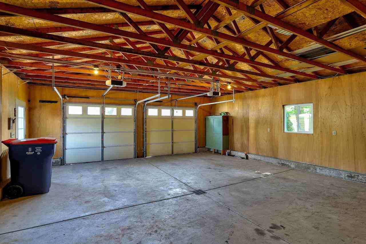1190 Lakeview Dr - Photo 6 of 34