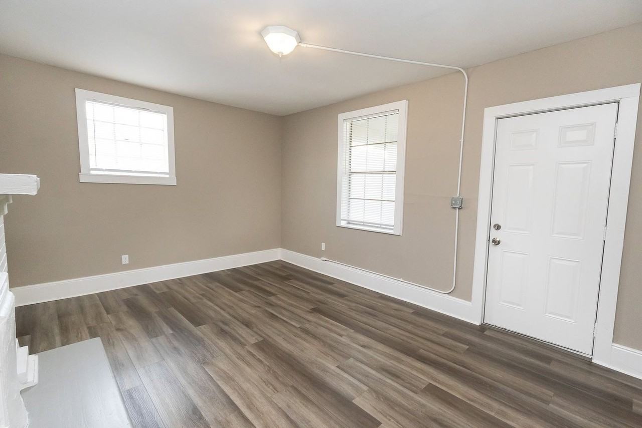 457 Roanoke Ave - Photo 2 of 15