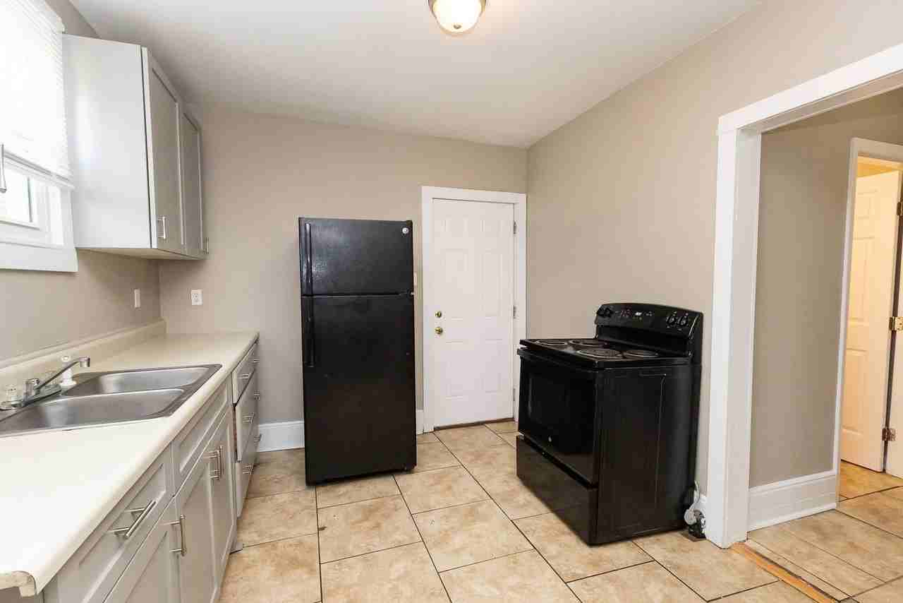 457 Roanoke Ave - Photo 5 of 15