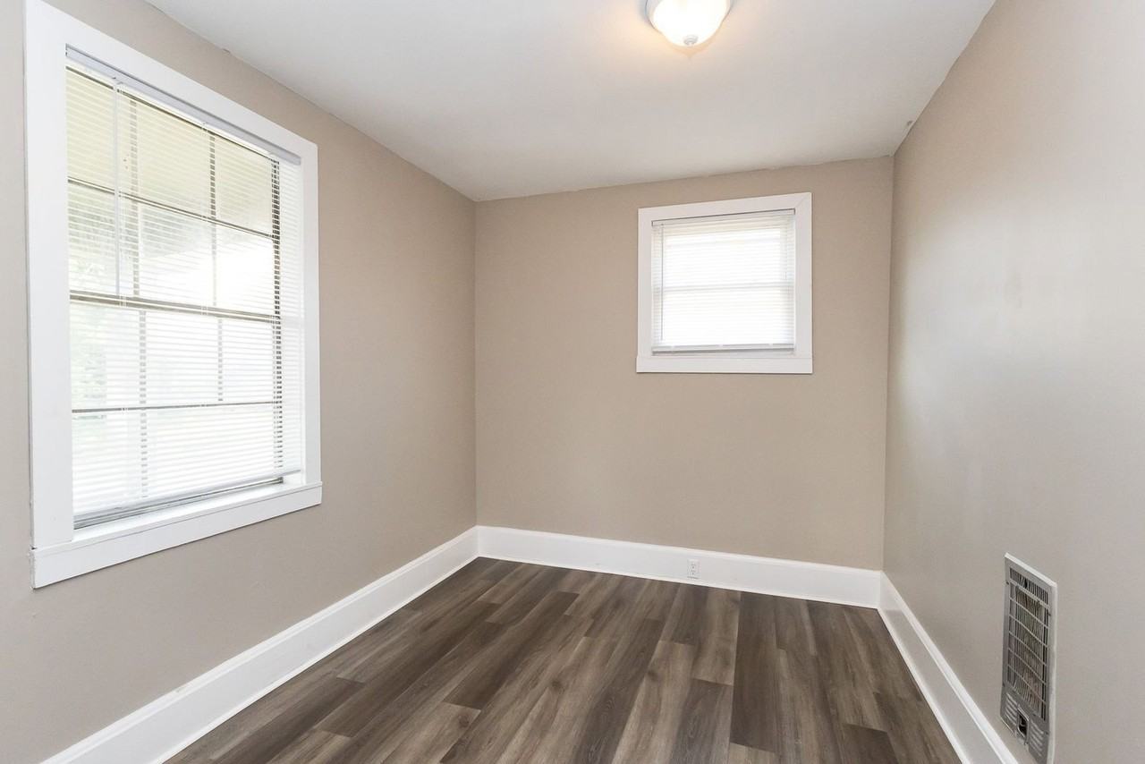 457 Roanoke Ave - Photo 6 of 15
