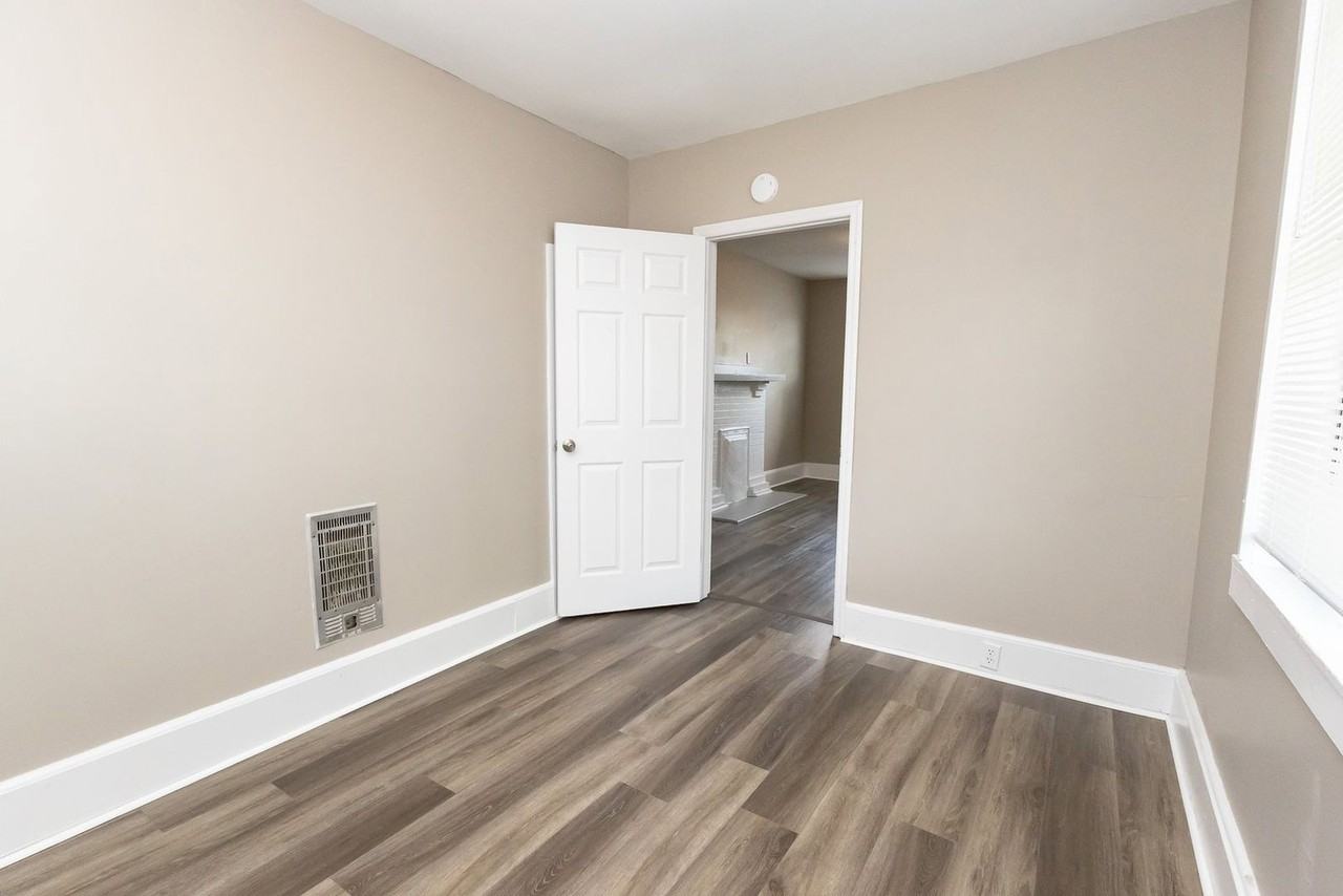 457 Roanoke Ave - Photo 7 of 15