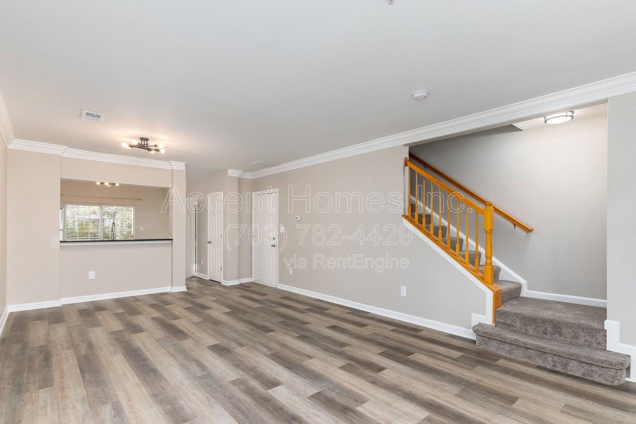 1581 Leeds Castle Dr #201 - Photo 6 of 38