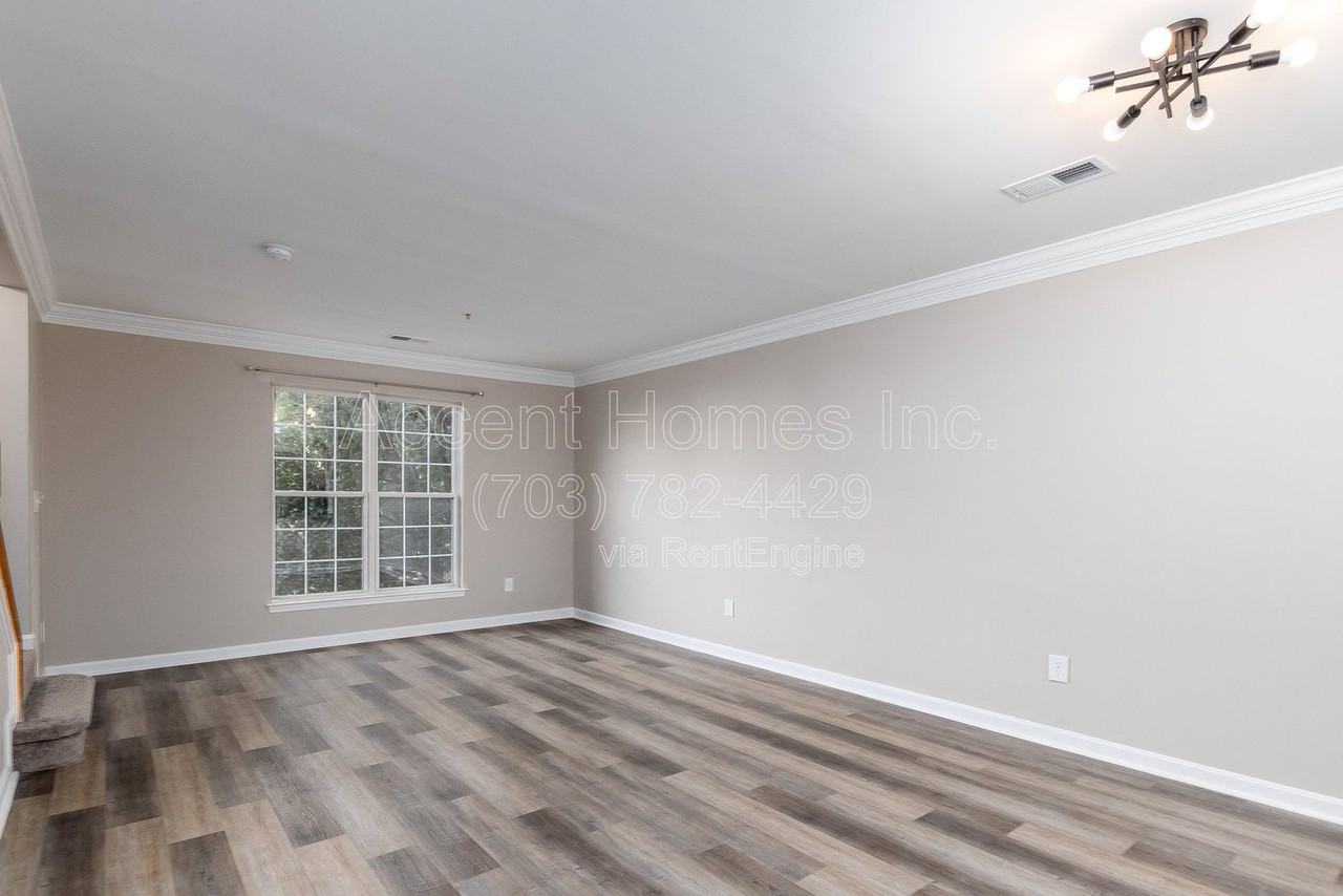 1581 Leeds Castle Dr #201 - Photo 7 of 38