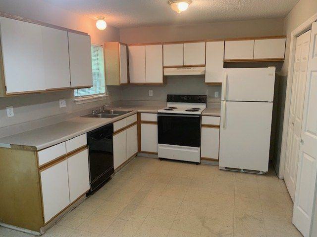 1212 Allen Rd - Photo 3 of 15