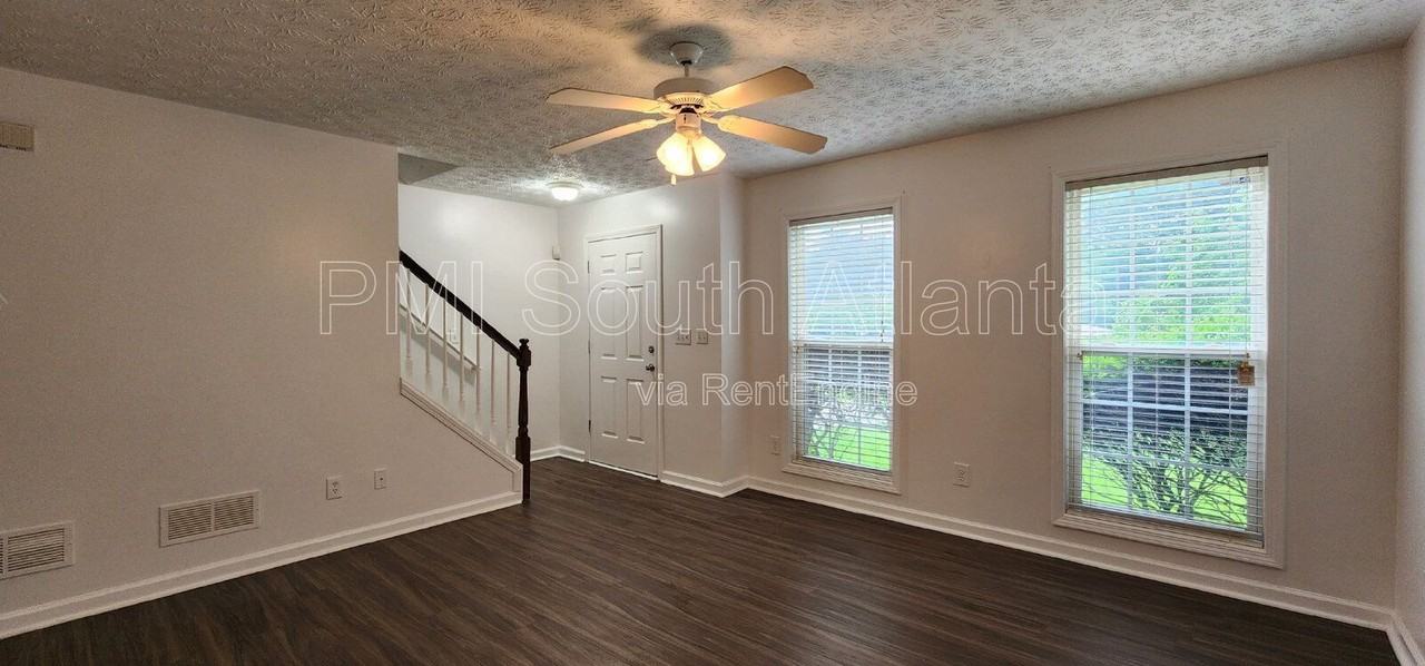 588 Hunnicutt Rd Se - Photo 5 of 36