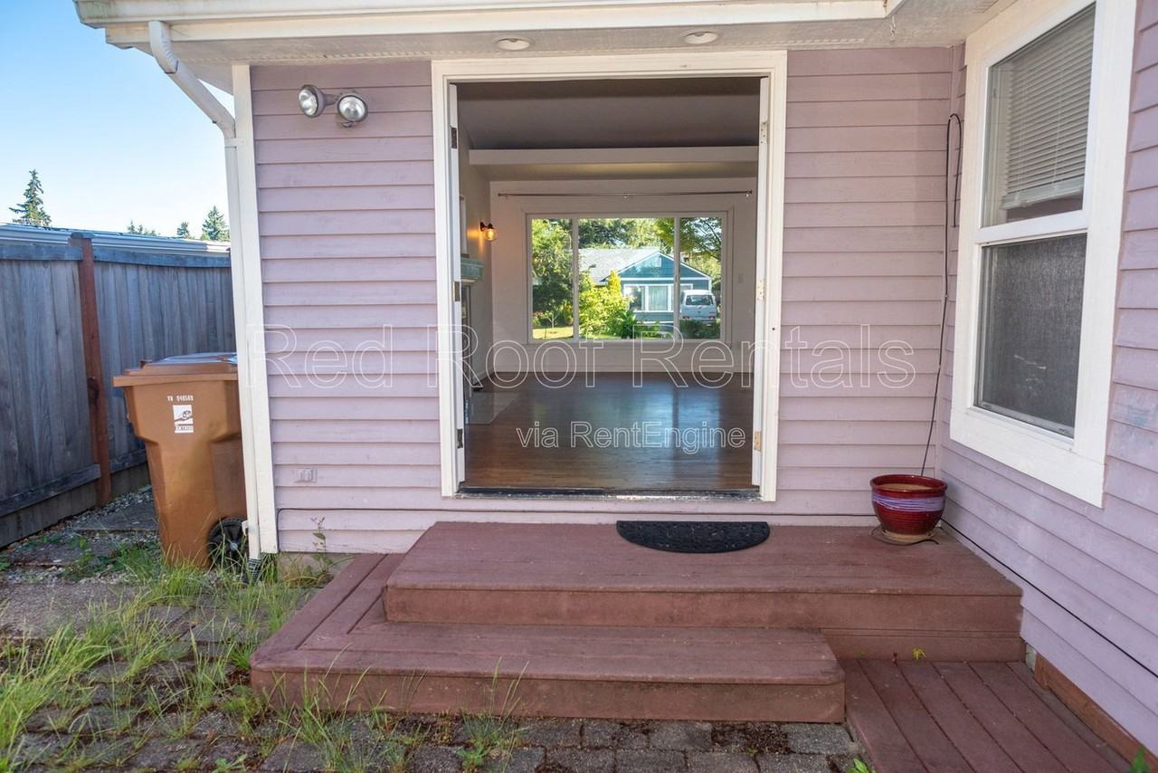 4840 N 8th St - Photo 5 of 43