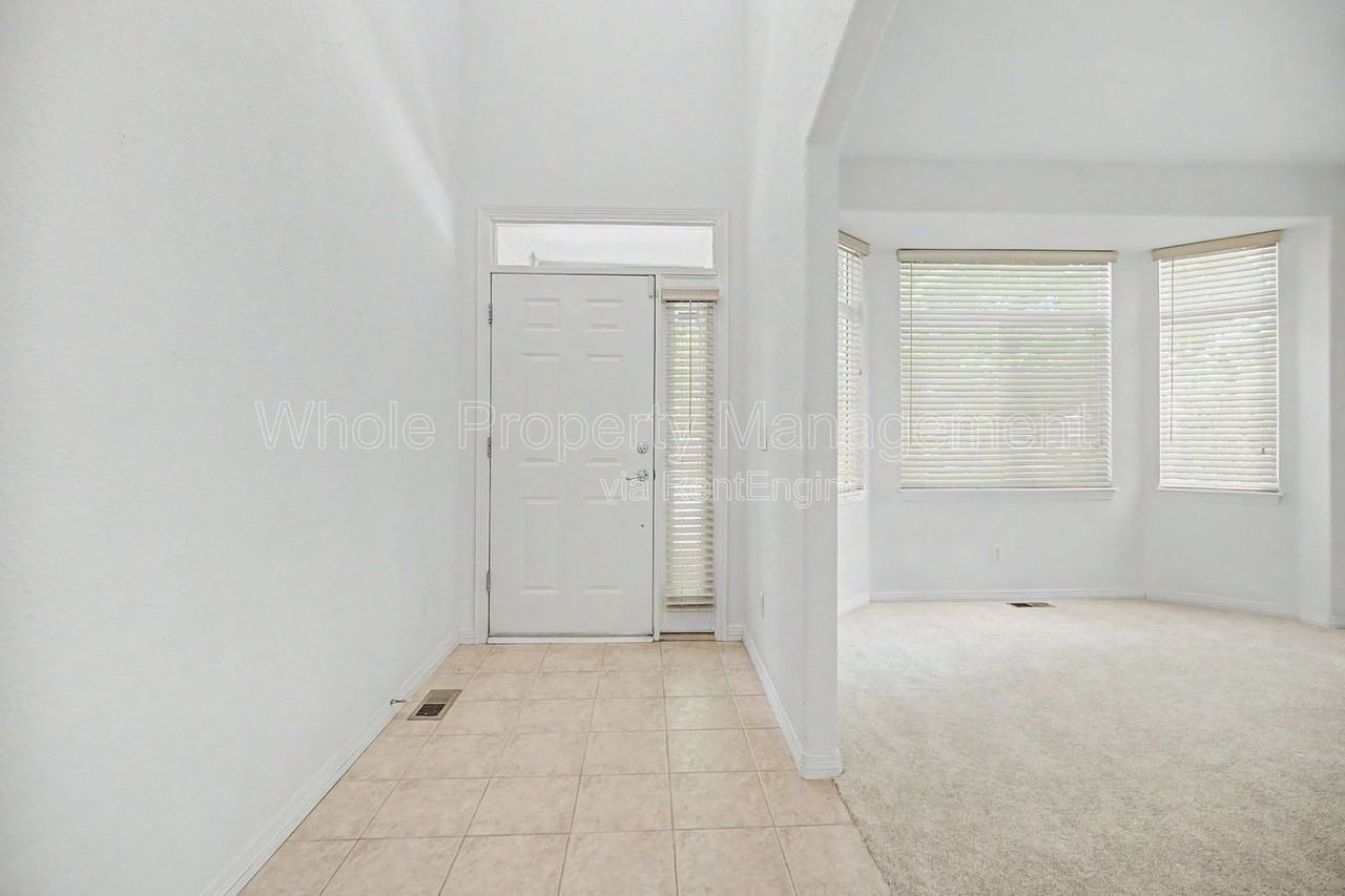 11081 Independence Cir W - Photo 2 of 34