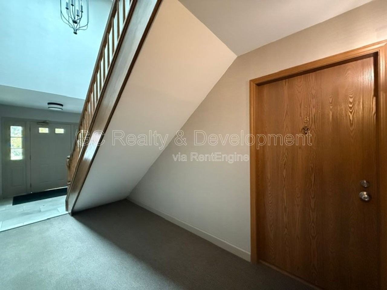 1686 Grosvenor Cir #B - Photo 2 of 24