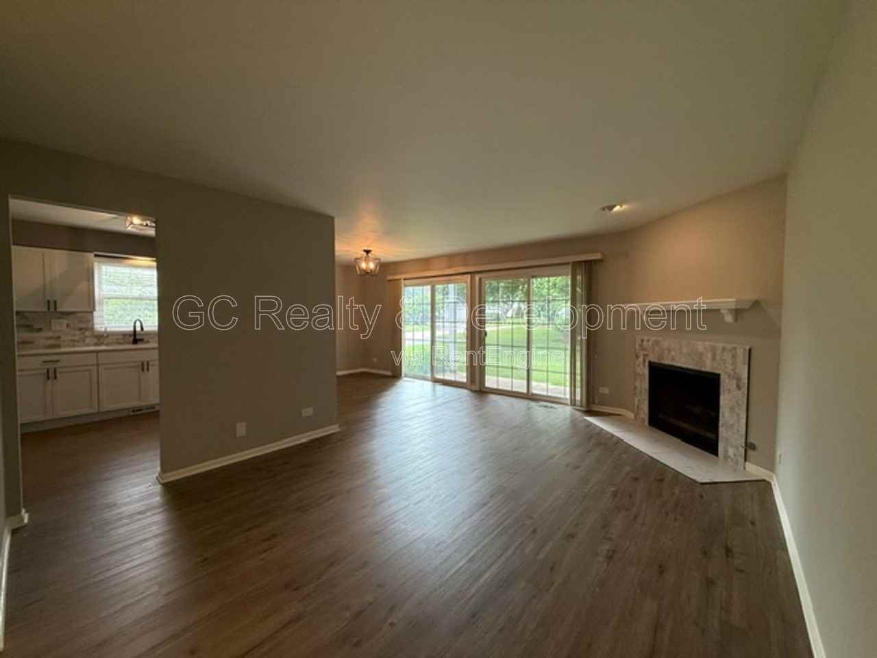 1686 Grosvenor Cir #B - Photo 3 of 24