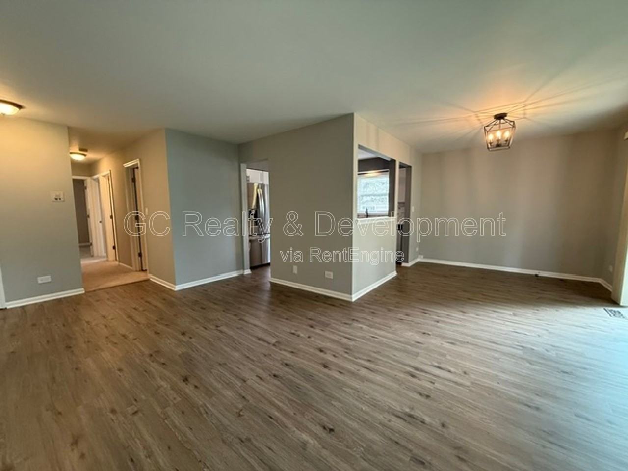1686 Grosvenor Cir #B - Photo 4 of 24