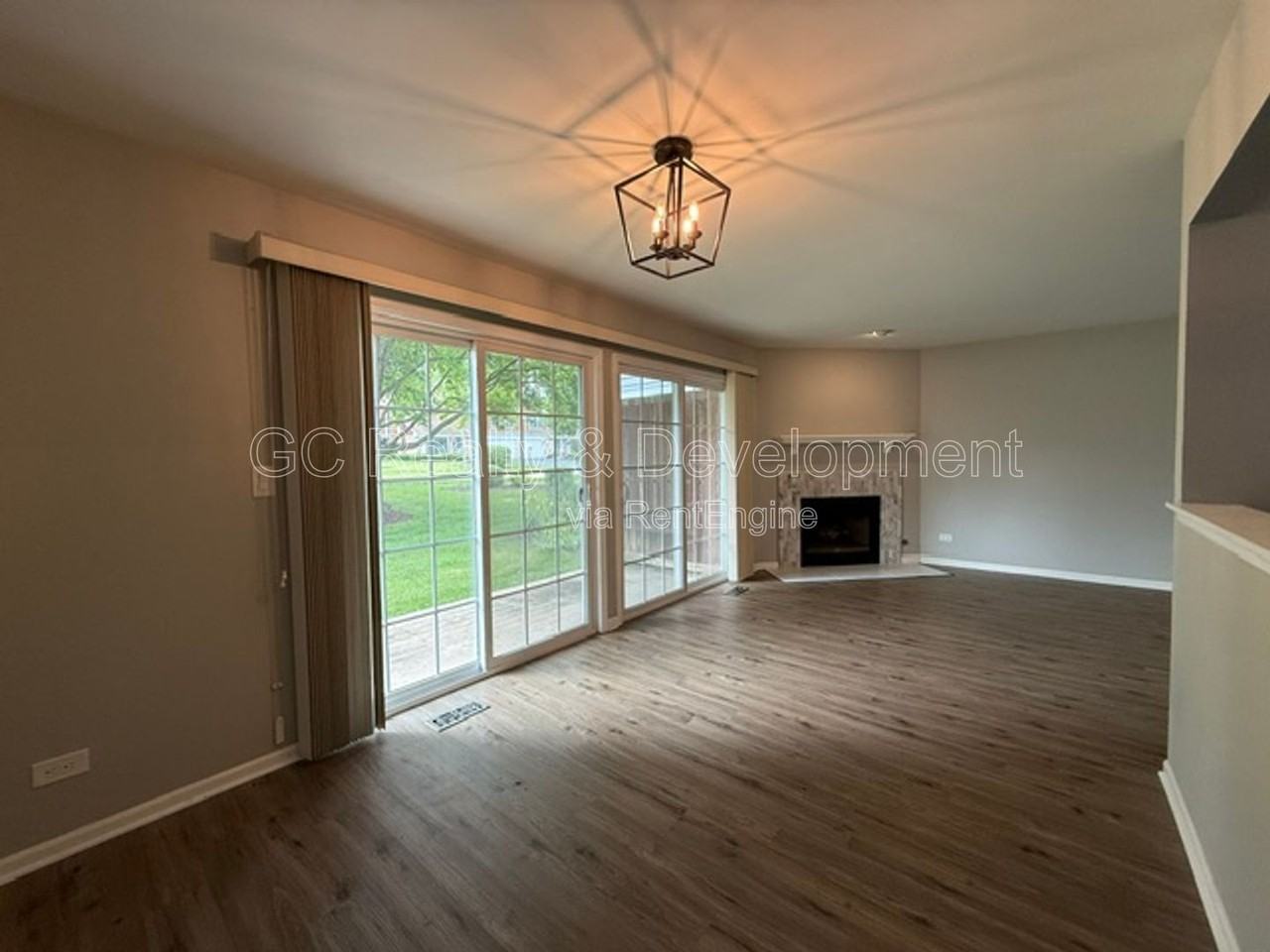 1686 Grosvenor Cir #B - Photo 5 of 24