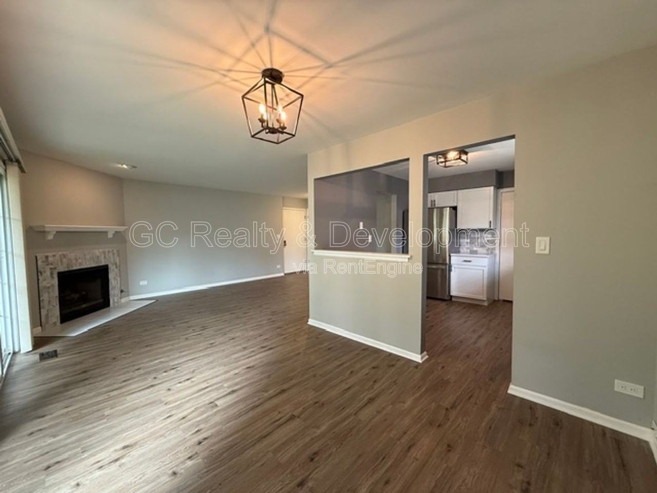 1686 Grosvenor Cir #B - Photo 6 of 24