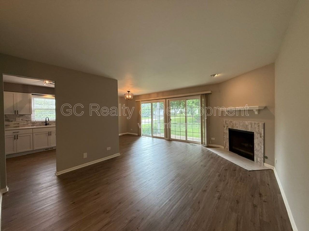 1686 Grosvenor Cir #B - Photo 7 of 24