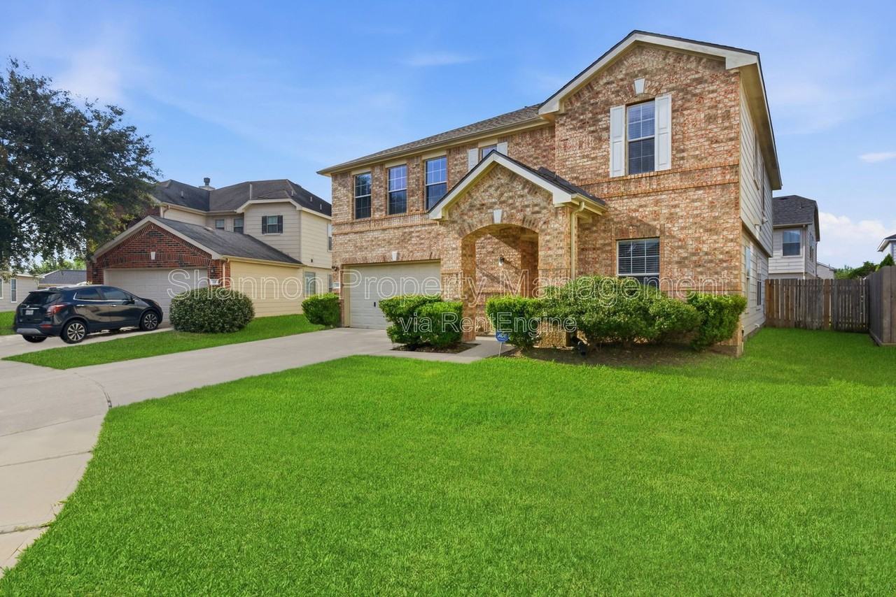 526 Remington Lodge Ct - Photo 2 of 50