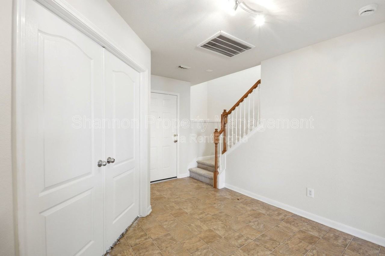 526 Remington Lodge Ct - Photo 7 of 50