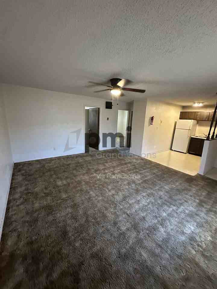 1305 18th St #12 - Photo 7 of 25
