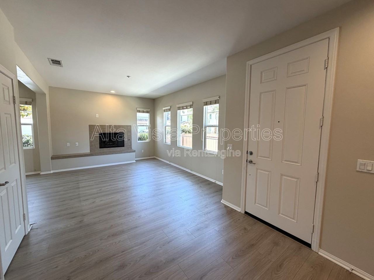 1349 Isabella Way - Photo 5 of 27
