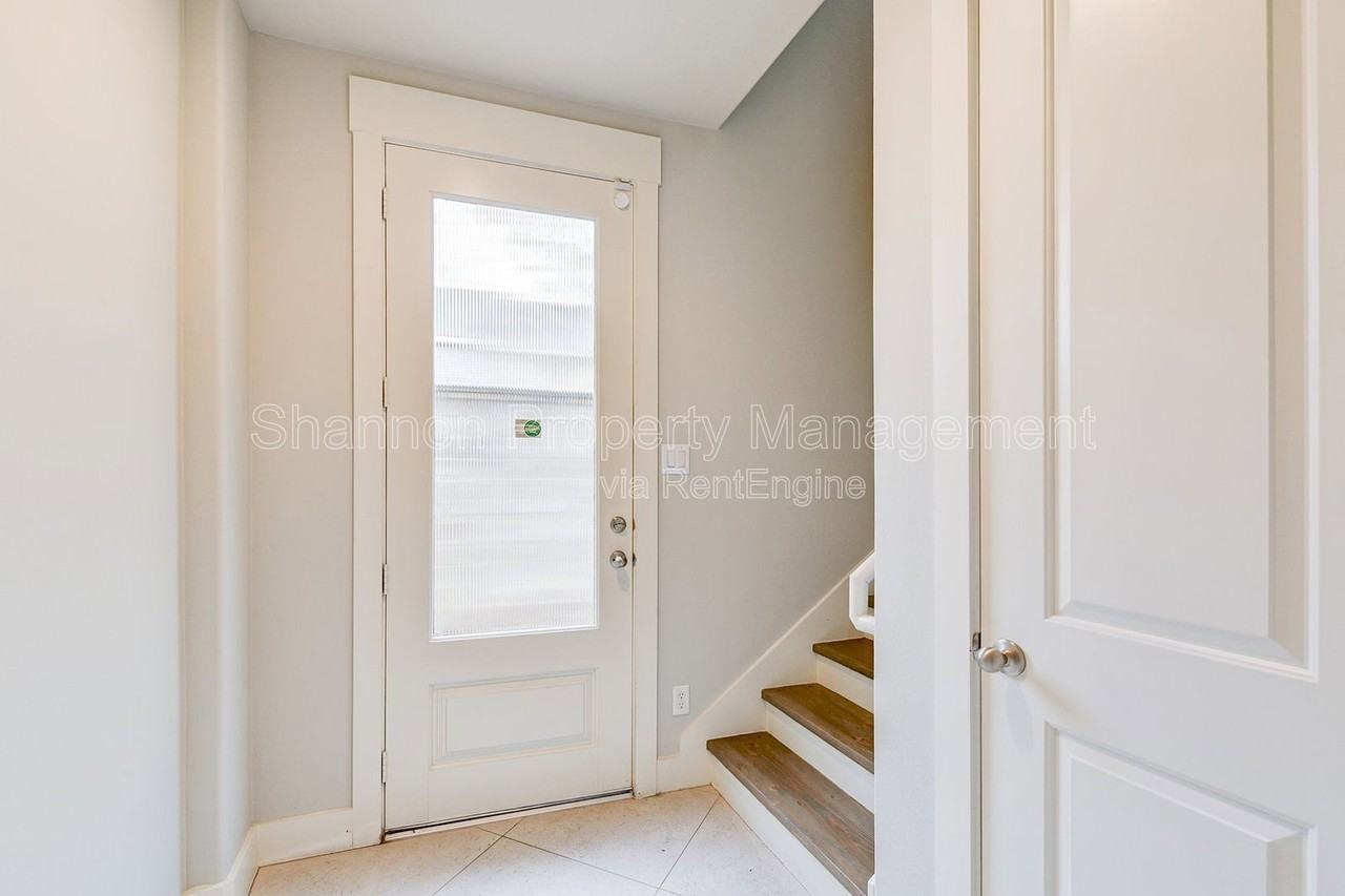 2004 Blodgett St #A - Photo 3 of 31