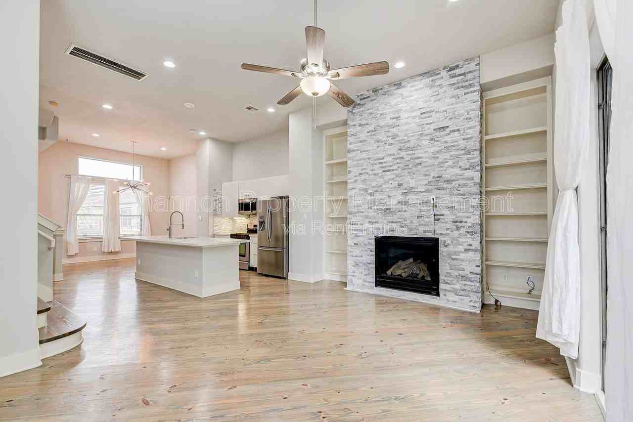2004 Blodgett St #A - Photo 4 of 31