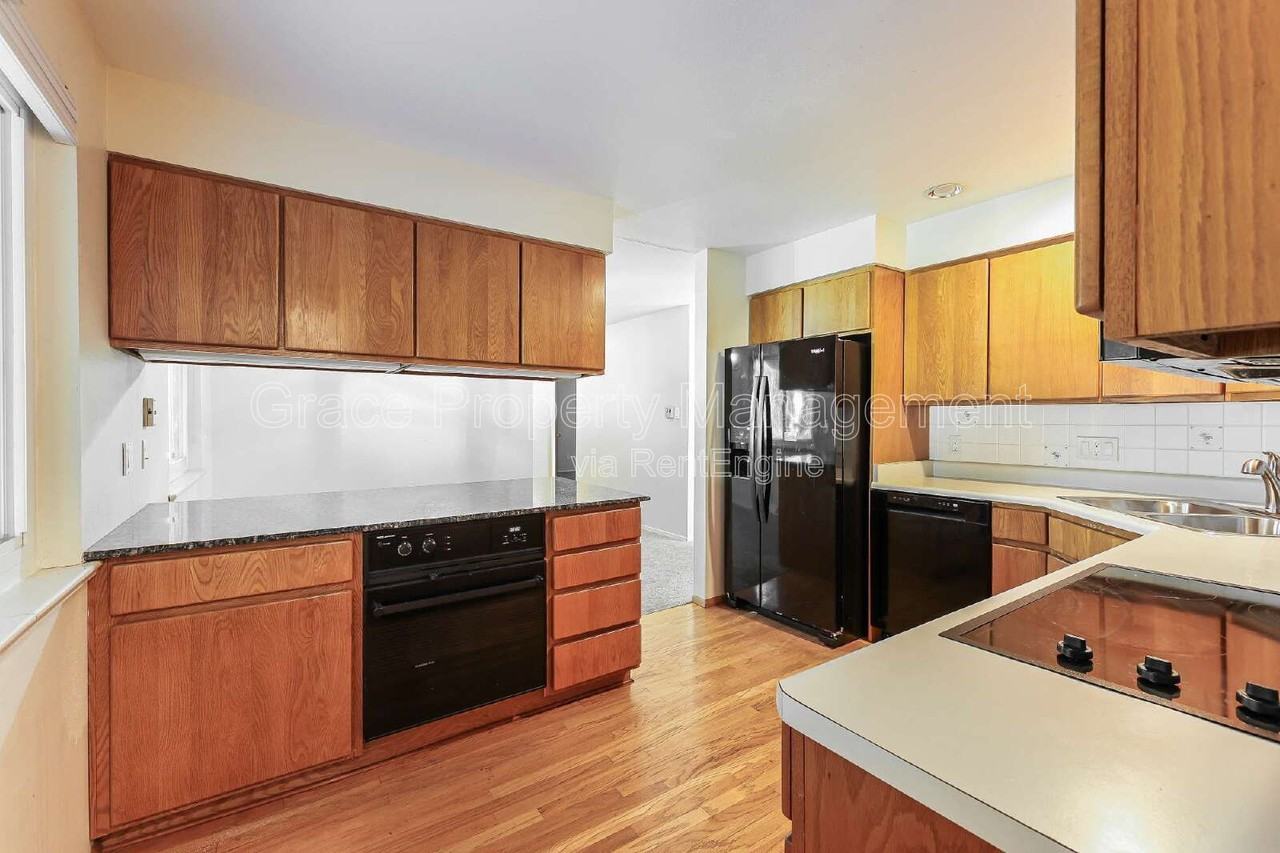 7033 S Cherry St - Photo 5 of 20