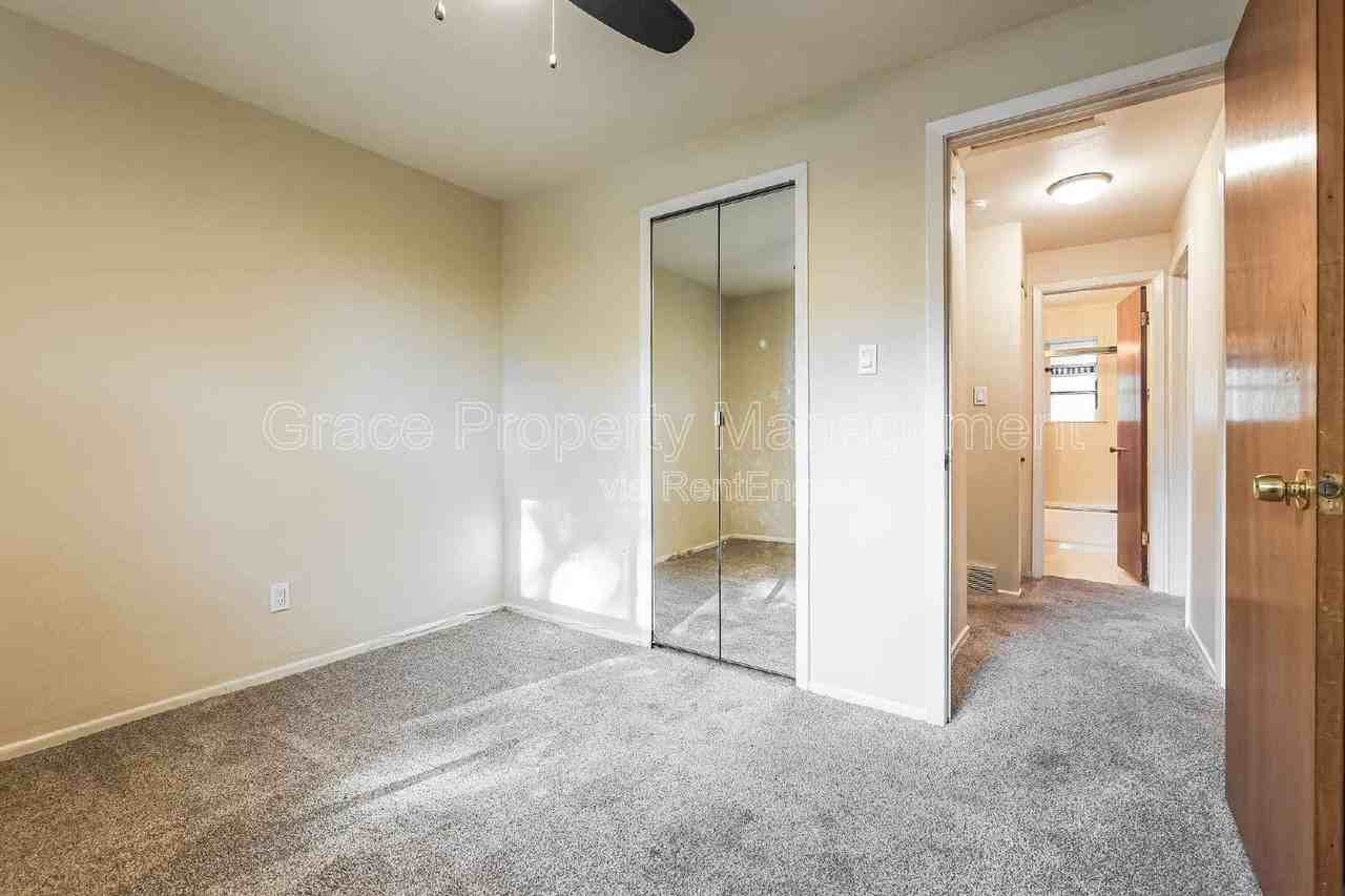 7033 S Cherry St - Photo 7 of 20