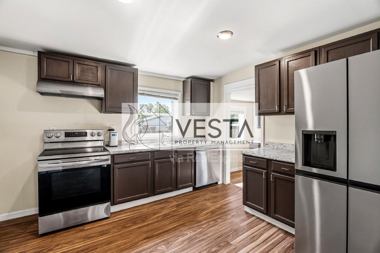 146 Underwood Rd - Photo 2 of 24