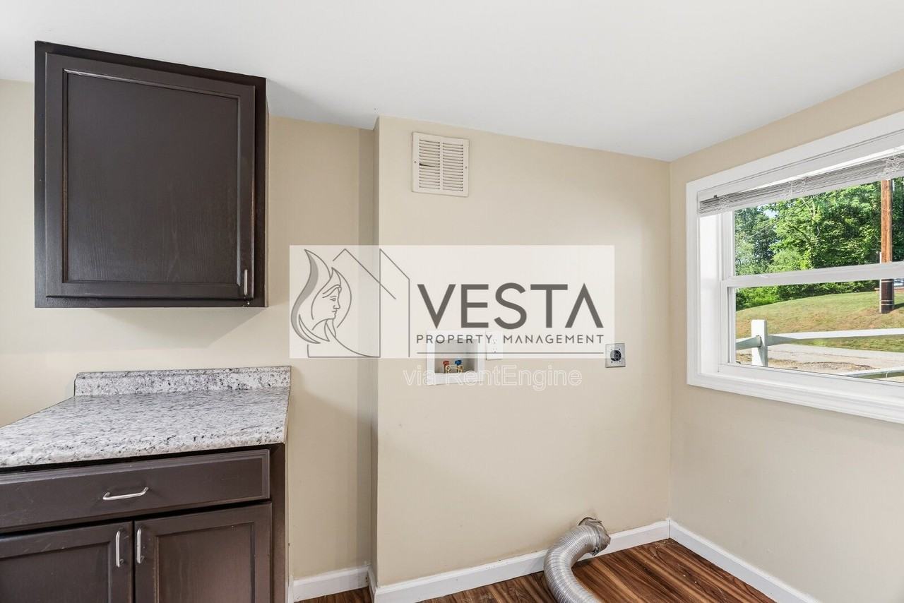 146 Underwood Rd - Photo 5 of 24