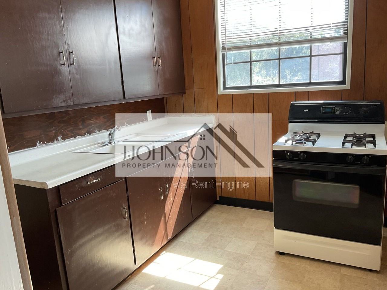 830 N Van Buren St #B - Photo 3 of 9