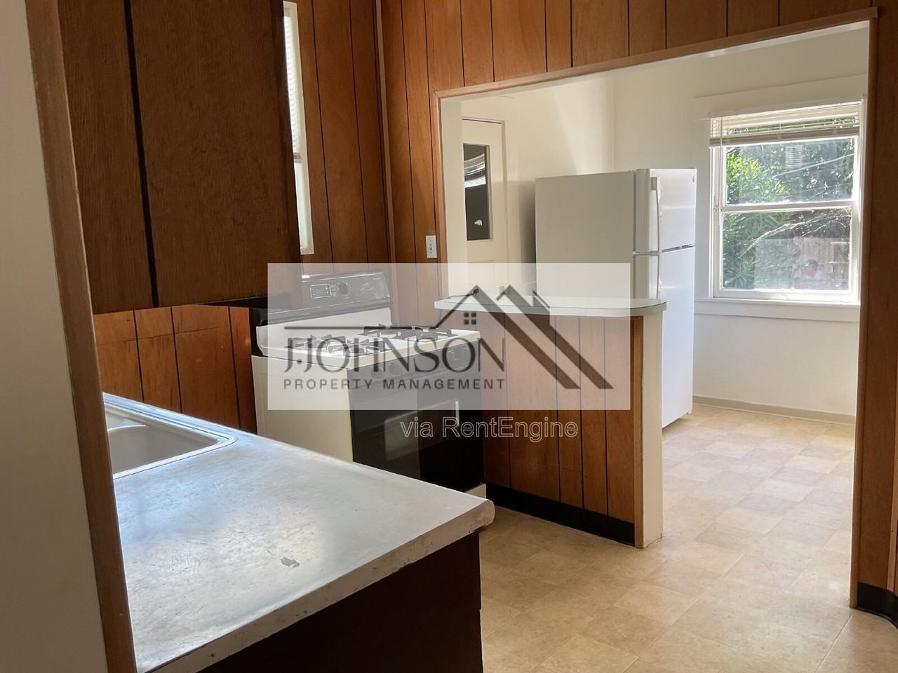 830 N Van Buren St #B - Photo 4 of 9
