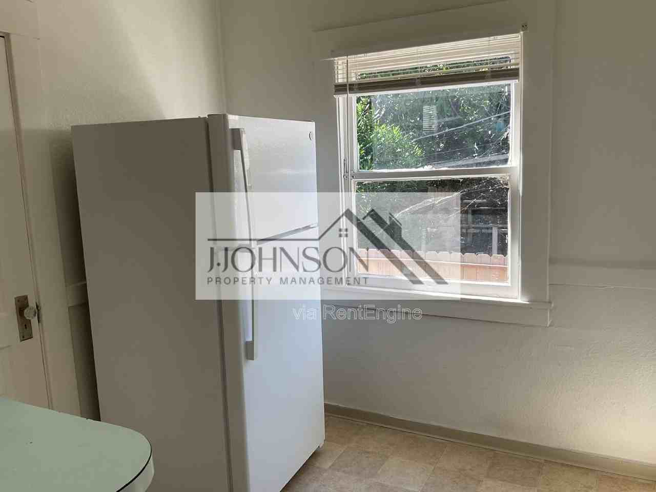 830 N Van Buren St #B - Photo 7 of 9