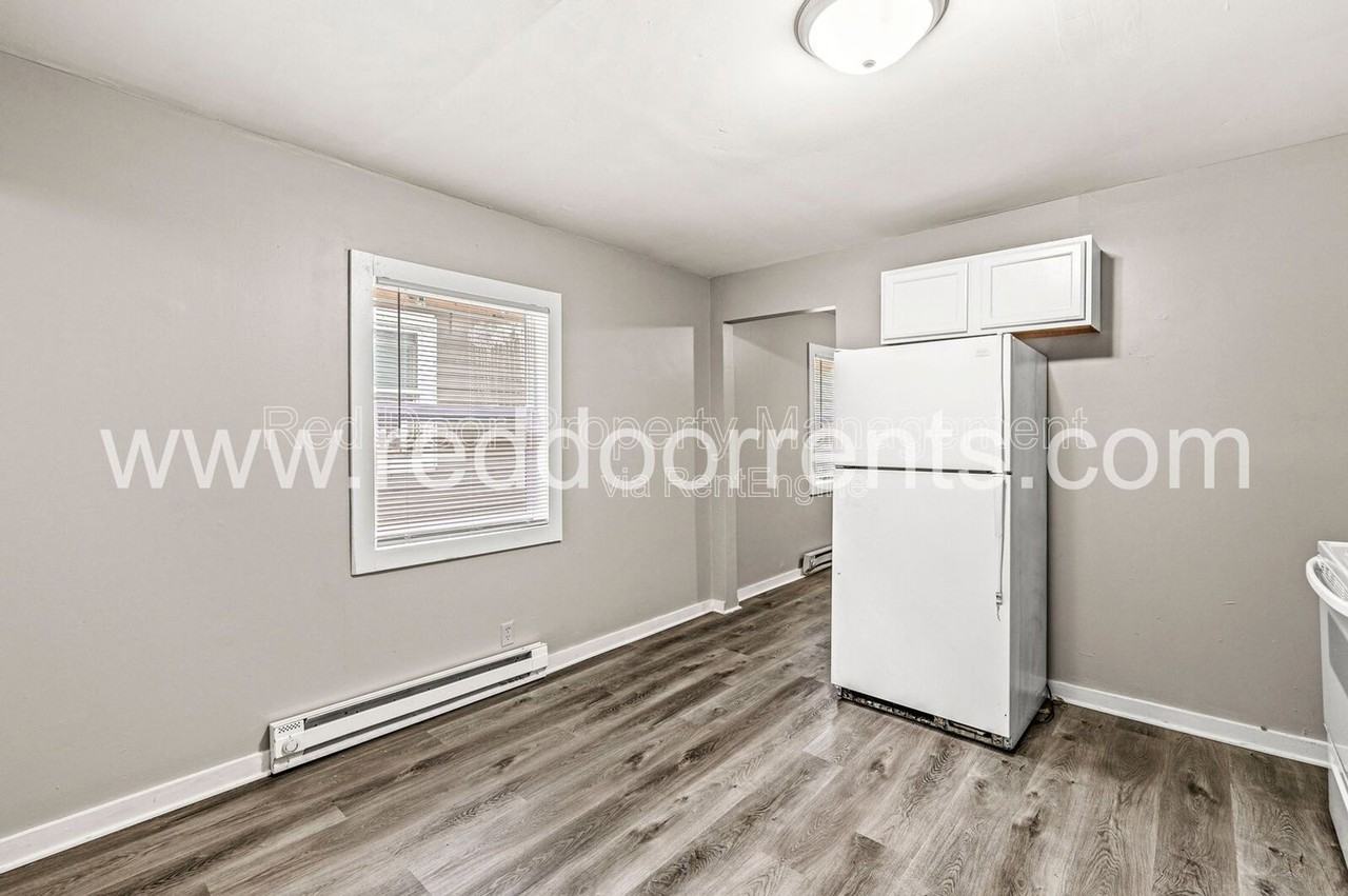 970 Edgemont Ave - Photo 6 of 22