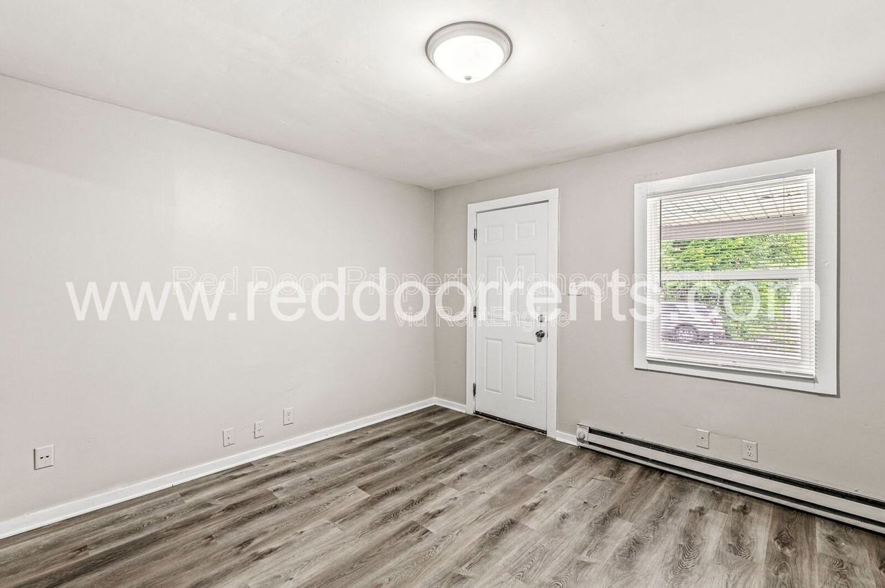 970 Edgemont Ave - Photo 7 of 22