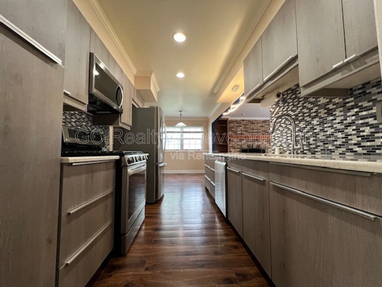 1540 Edgefield Ln - Photo 2 of 38
